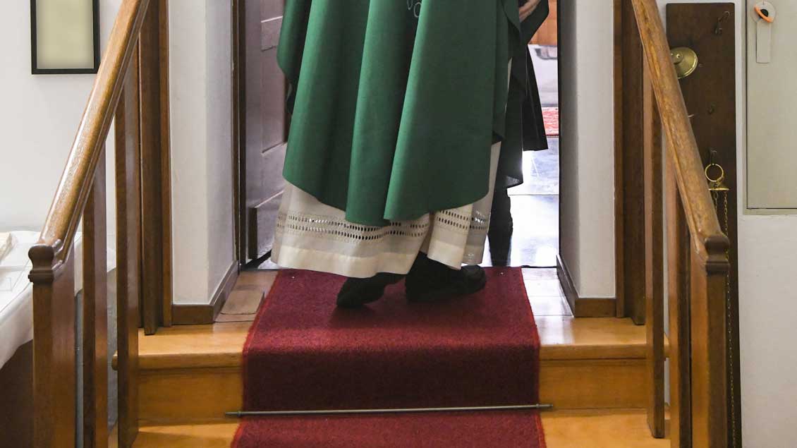 Symbolbild eines Priesters
