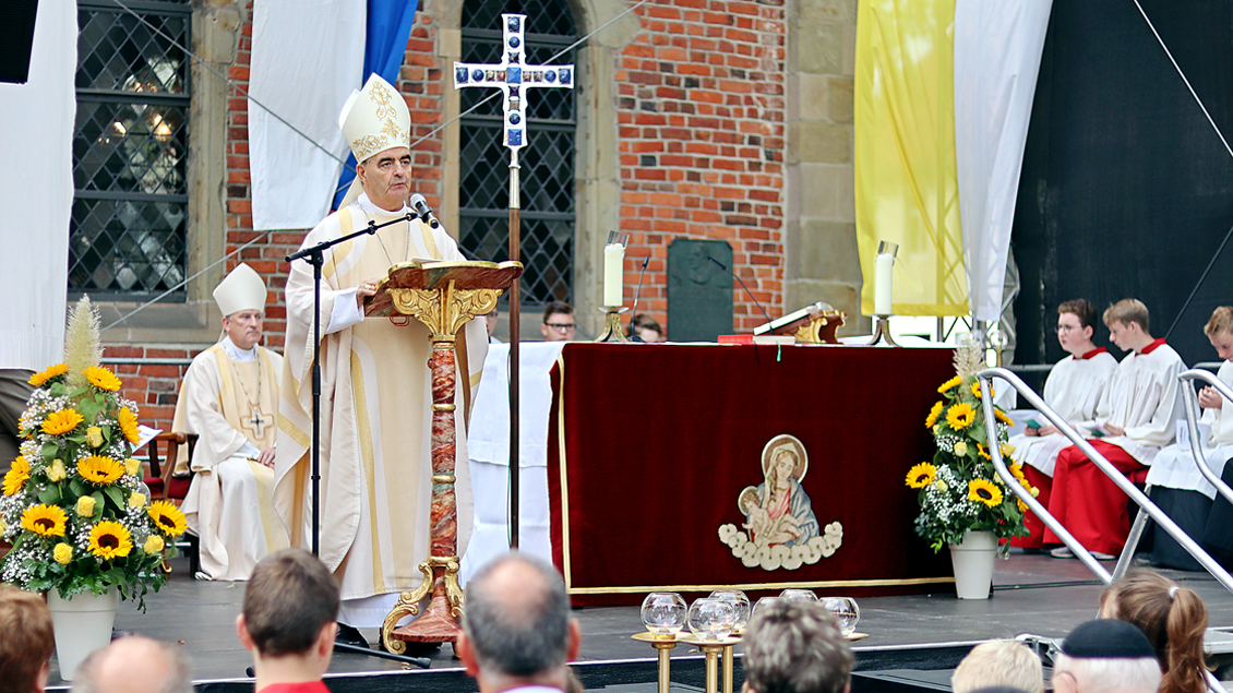 Nuntius Erzbischof Nikola Eterović predigte beim Pontifikalamt zum 350. Jahrestag der Weihe der neuen Wallfahrtskapelle in Bethen. | Foto: Michael Rottmann 