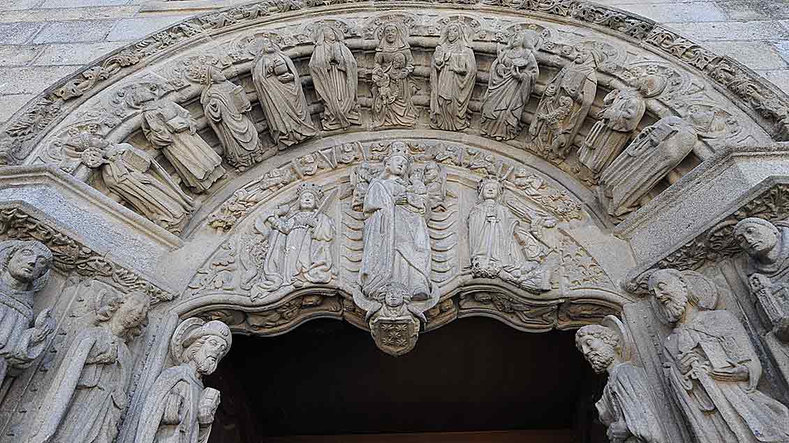 Kirchenportal in Santiago de Compostela.
