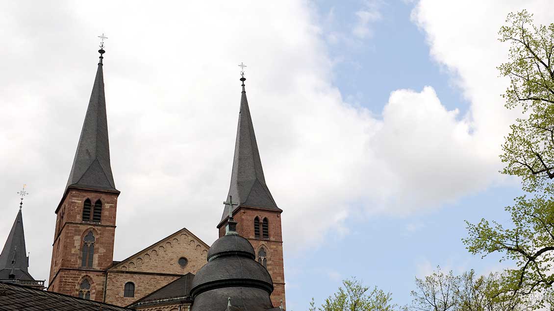 Die Türme des Trierer St.-Petrus-Doms. 