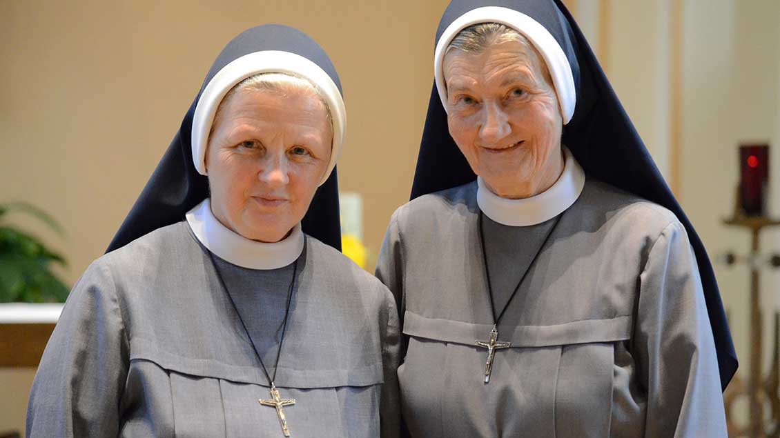 Oberin Schwester Demetria (rechts) und Schwester Michaela.