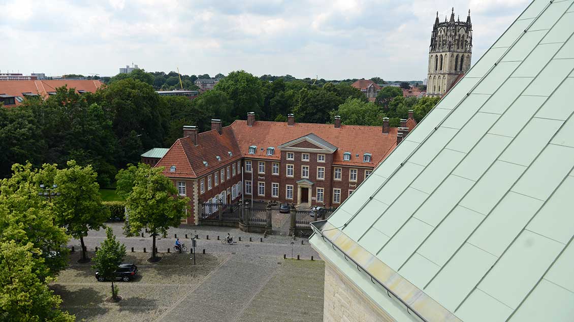 Blick vom Münsteraner Dom auf Bischofshaus und Generalvikariat in Münster