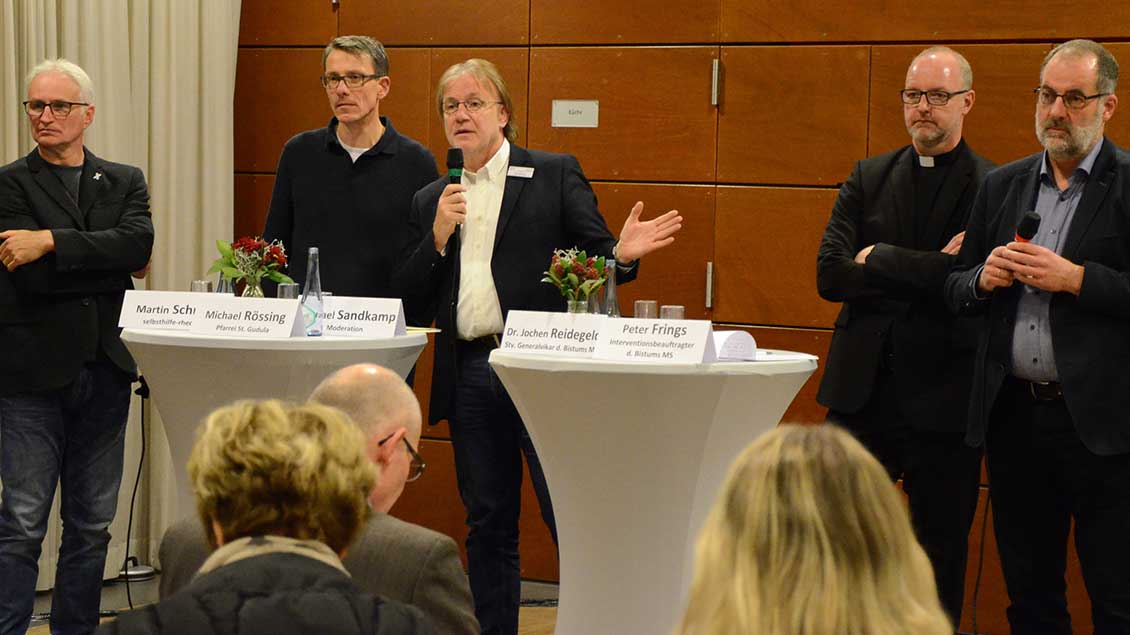  Martin Schmitz, Michael Rössing, Moderator Michael Sandkamp, Jochen Reidegeld und Peter Frings.