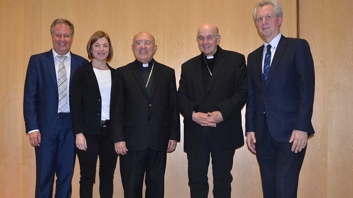 Thomas Wieland, Carolin Kronenburg (beide Adveniat), Kardinal Pedro Ricardo Barreto, Bischof Felix Genn und Akademiedirektor Antonius Kerkhoff.