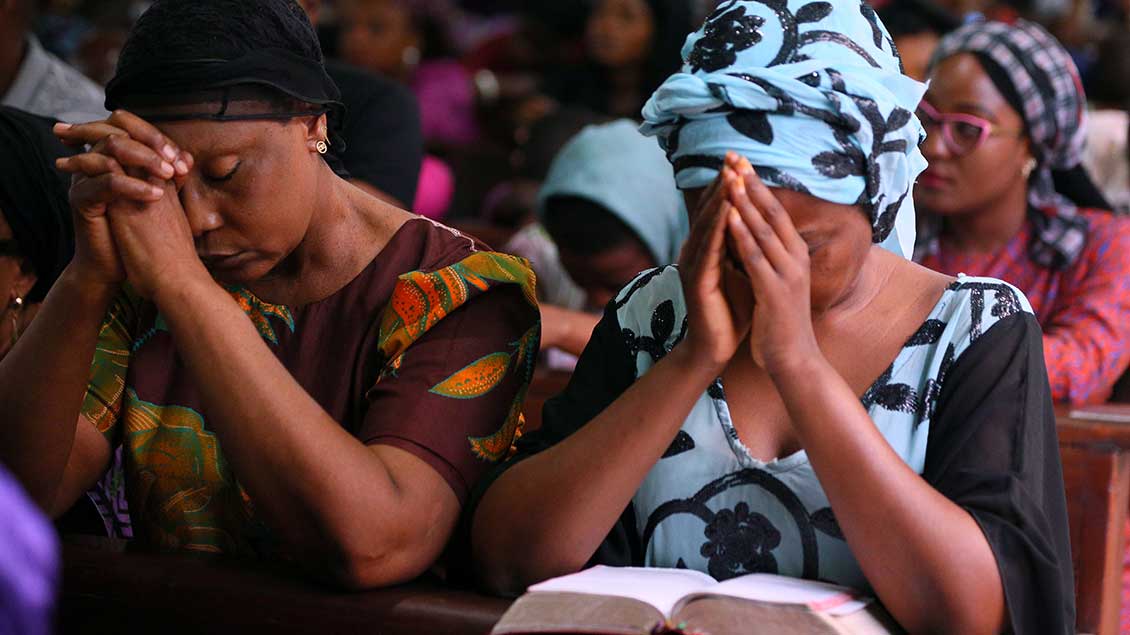 Betende Christen in Nigeria