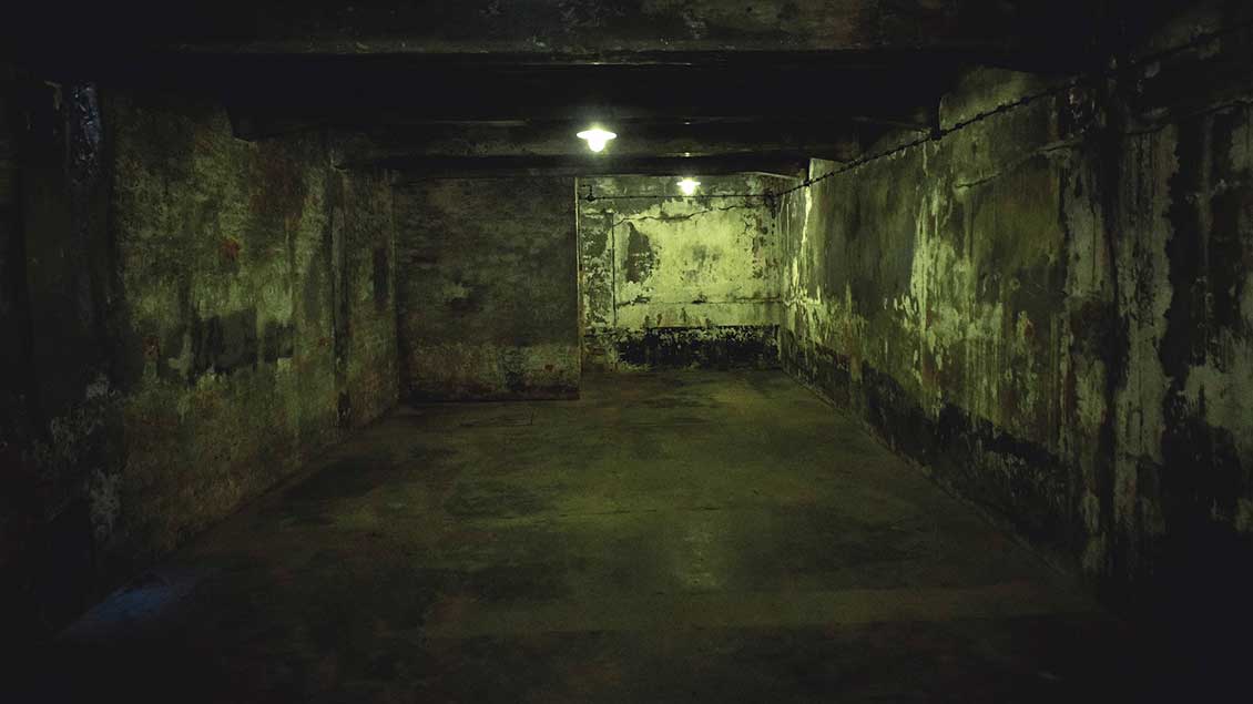 Blick in eine Gaskammer im KZ Auschwitz I