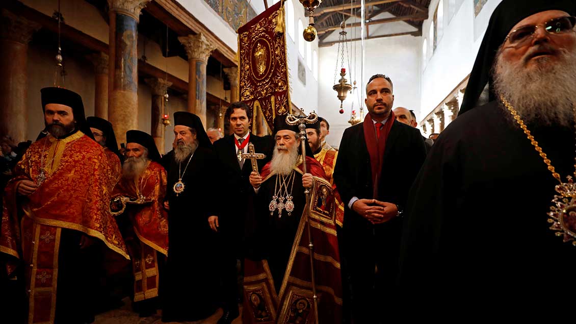 Patriarch Theophilos III. in der Geburtskirche von Bethlehem