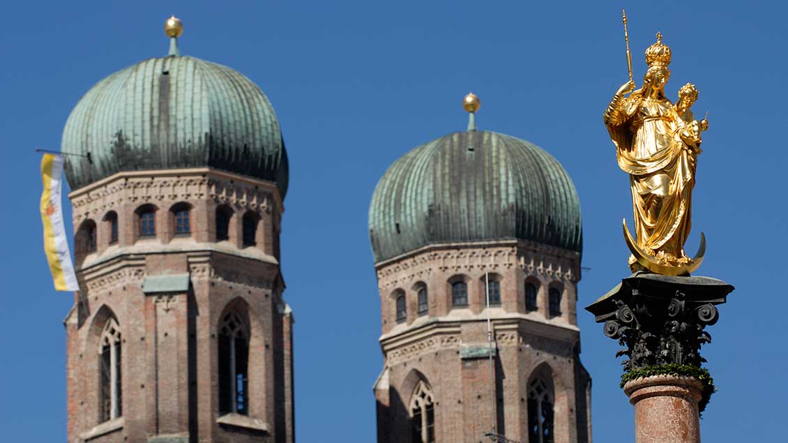 Die Türme der Frauenkirche in München.