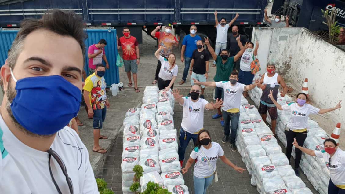 Wegen Corona keine Arbeit, also großen Hunger: Der Aktionskreis Pater Beda unterstützt „Cestas Basicas“ – Lebensmittelpakete, die wie hier in Cabedelo, Brasilien, verteilt werden.