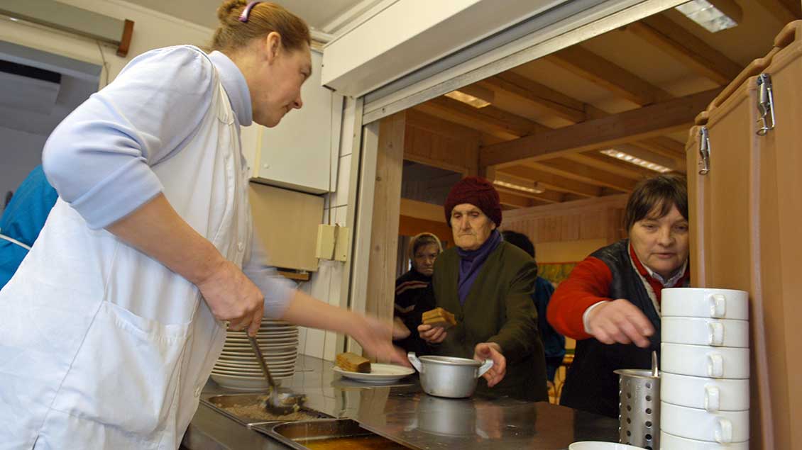Suppenküche der Malteser für Obdachlose in Kaliningrad.