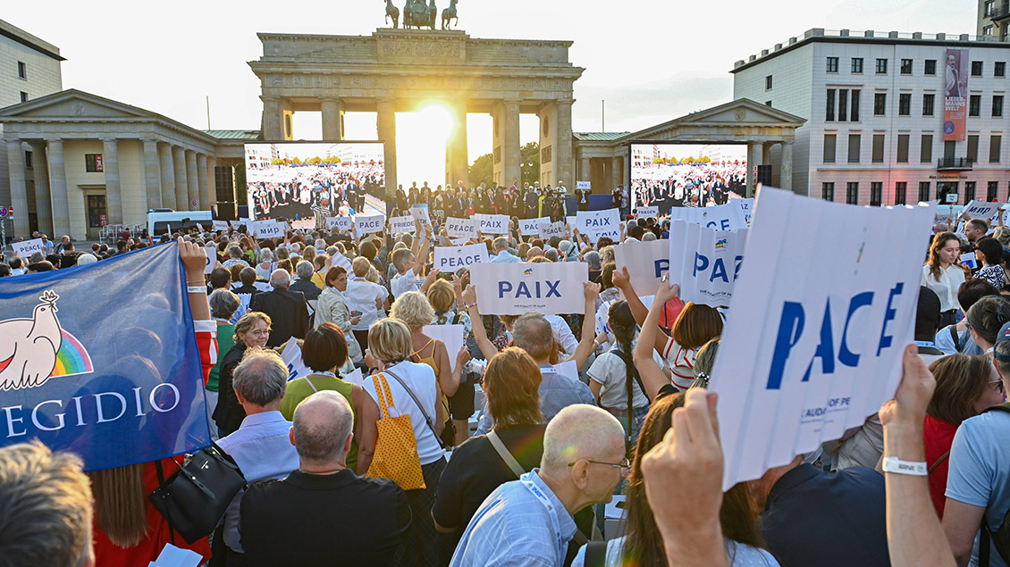 Friedensdemo am Brandenburger Tor in Berlin