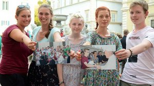 Erinnerungsfotos an den großen Moment (von links): Corinna Görsch, Lea Grütjen, Hannah Küttner, Aileen Mombour und Benedikt Mönig. | Foto: Ann-Christin Ladermann (pbm)