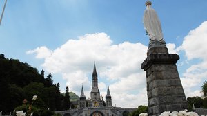 Neben religiösen Zielen wie Lourdes stehen in anderen Reisen auch Natur und Kultur im Mittelpunkt – wie es jedem beliebt. | Archivfoto: Michael Bönte