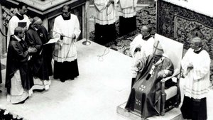 Bischof Ludvig Martensen (links) und Bischof Ludwig Averkamp ­bitten Papst Johannes Paul II. um die Seligsprechung Niels Stensens. | Foto: Hans Rochol