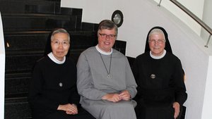 Schwestern Christella Watanabe (von links), Hiltrud Vacker und Herbertis Lubek. | Foto: Karin Weglage