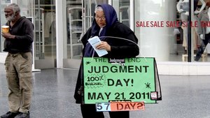 Diese Dame warnte 2011 in Los Angeles, es wären noch 57 Tage bis zum Tag des Gerichts