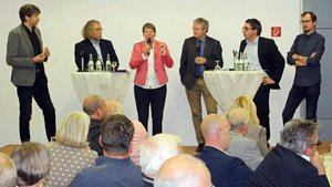 Einer lebhaften Diskussion mit fünf eingeladenen Bundestagskandidaten für den Kreis Kleve folgten rund 180 Zuhörerinnen und Zuhörer.