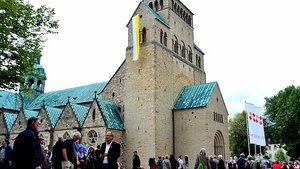 Im Hildesheimer Mariendom wird Bischof Heiner Wilmer künftig Messen feiern. | Foto: Funk