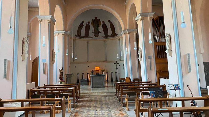 In der Klosterkirche werden voraussichtlich so lange Gottesdienste gefeiert, bis die weitere Nutzung des Geländes durch einen Investor geklärt ist. | Foto: Johannes Bernard