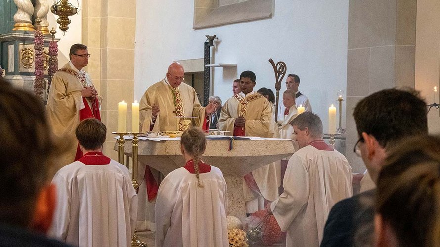 Bischof Felix Genn feierte mit der Gemeinde am Patronatsfest die Erwähnung des Kirchspiels vor 1000 Jahren. | Foto: Michaela Kiepe (pbm)