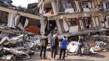 Zerstörtes Haus nach Erdbeben in der Türkei