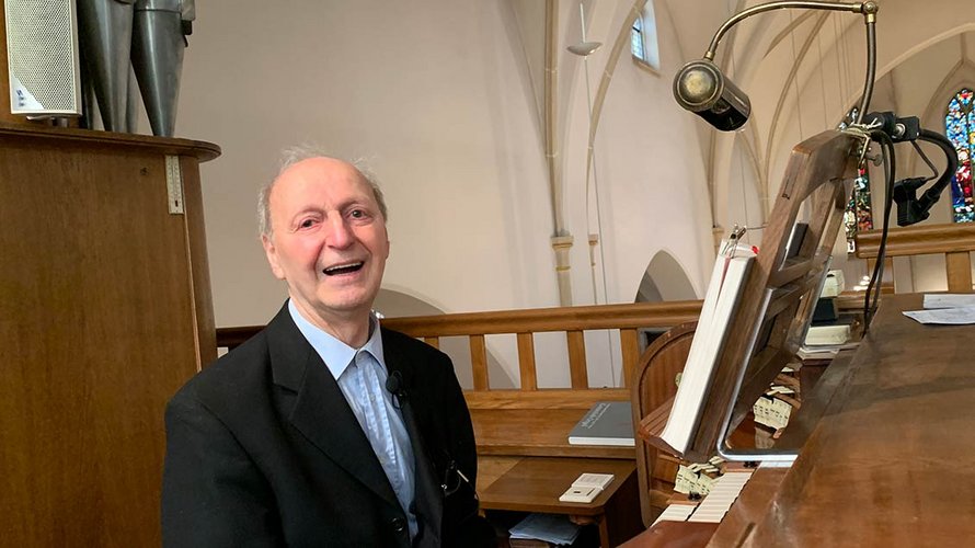 90 Jahre und kein bisschen leise: Seit 1952 spielt Bernard Wolthaus in Dorsten-Lembeck die Orgel. | Foto: Marie-Theres Himstedt