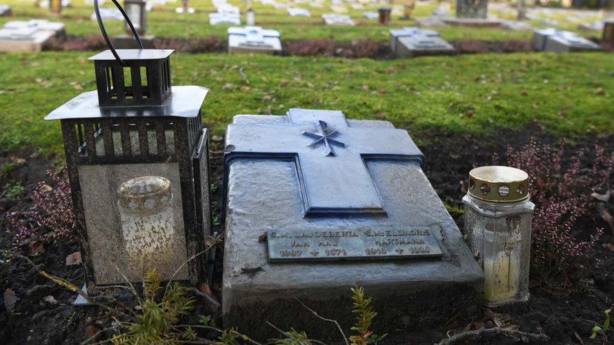 Ihr schlichtes Grab auf dem Zentralfriedhof in Münster lässt nichts von der heldenhaften Geschichte Schwester Laudebertas erahnen. | Foto: Michael Bönte