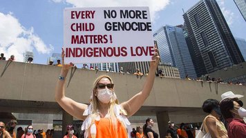 In Toronto ist den Leichen von Kinder mit indigenen Wurzeln gedacht worden.