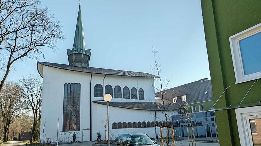 Die frühere Christus-König-Kirche gehörte zunächst zur Jugendburg St. Michael, einem Konvikt für Jungen aus der Umgebung von Cloppenburg, die darüber nachdachten, Priester zu werden. Das Konvikt wurde 1973 geschlossen. | Foto: Michael Rottmann