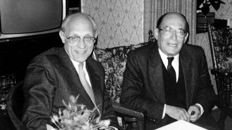 Wiedersehen nach langer Zeit: Die Schulfreunde Hans Werners (links) und Hans Aris bei einem Treffen 1981 in Recklinghausen-Suderwich. | Foto: privat