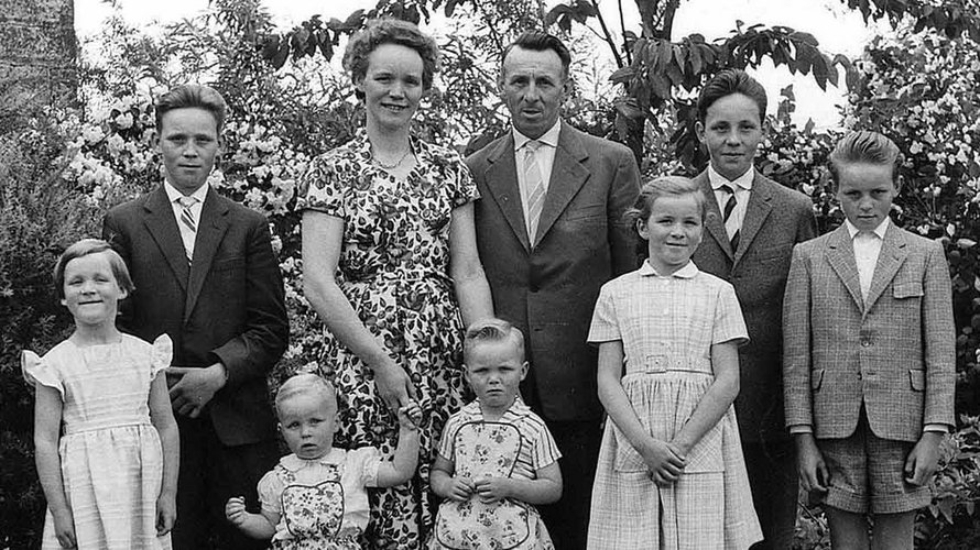 Das Foto zeigt die Familie 1960, damals bereits mit sieben Kindern. | Foto: privat Ewald Frie