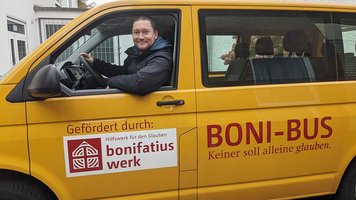 Benjamin Hahn im "Boni-Bus"