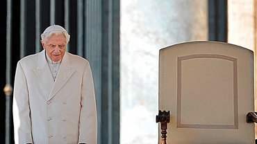 Benedikt XVI. bei seiner letzten Generalaudienz auf dem Petersplatz in Rom 