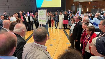Protest in der Synodal-Aula