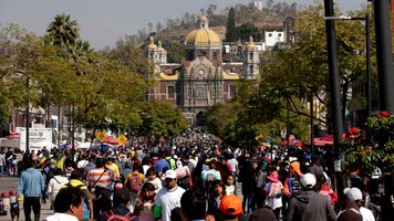 Pilger auf dem Weg zur Basilika in Mexiko-Stadt