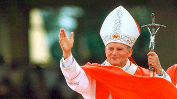 Papst Johannes Paul II. winkt