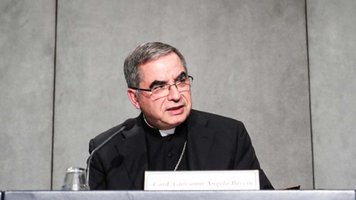 Kardinal Angelo Becciu steht vor Gericht