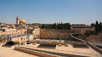 Blick auf das Arel der Klagemauer in Jerusalem