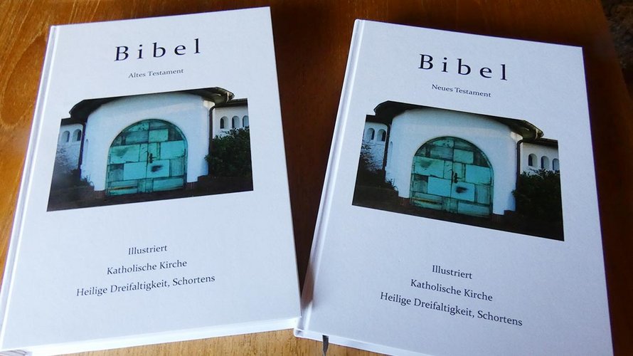 Zwei Bände und 970 Seiten umfasst die „Schortenser Bibel“. | Foto: Franz Josef Scheeben