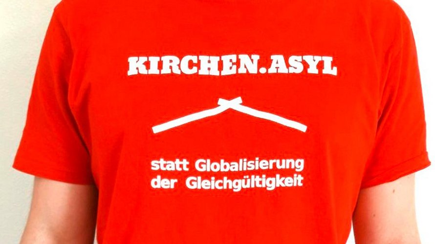Ein T-Shirt des „Netzwerks Asyl“ mit klarem Bekenntnis. | Foto: privat