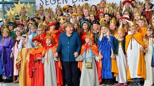 Bundeskanzlerin Angela Merkel mit 108 Sternsinger aus ganz Deutschland