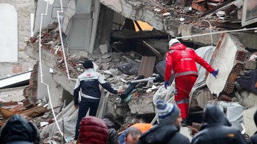 Malteser schicken Nothilfeteams nach schweren Erdbeben in die Türkei und nach Syrien