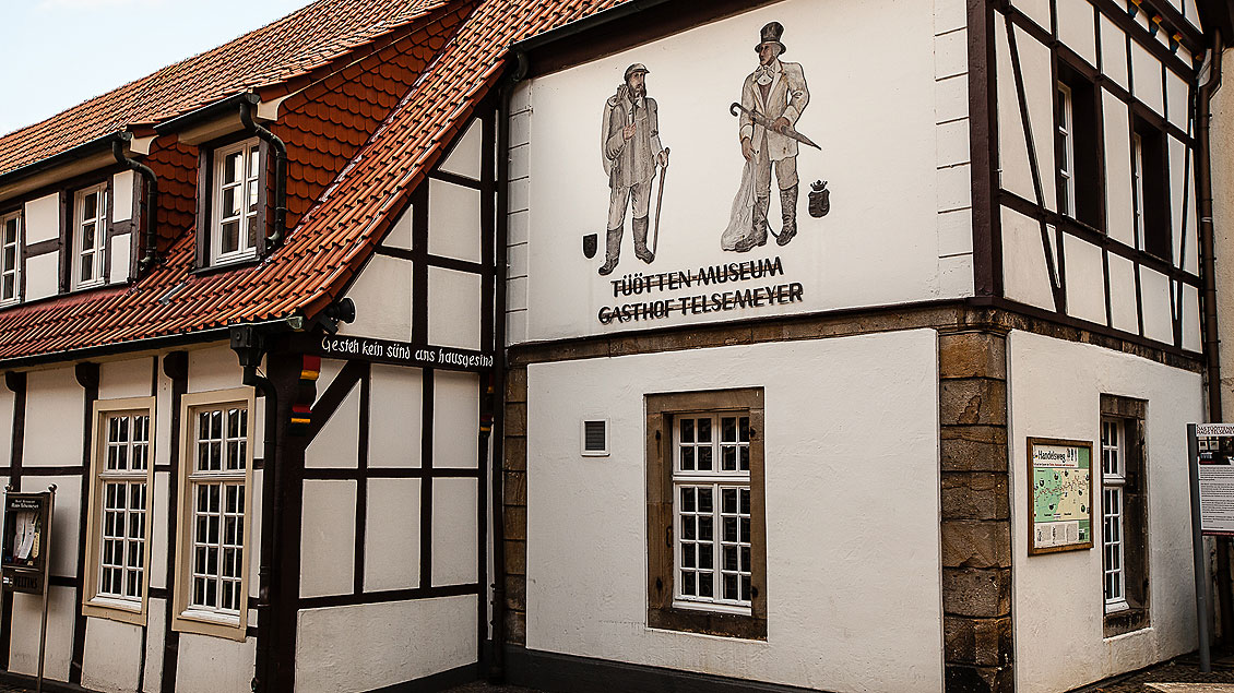 Die Brenninkmeyers betrieben den Töddenhandel als Hausierer. Im Töddenmuseum in Mettingen wird die Geschichte dieser Bevölkerungsgruppe erklärt.