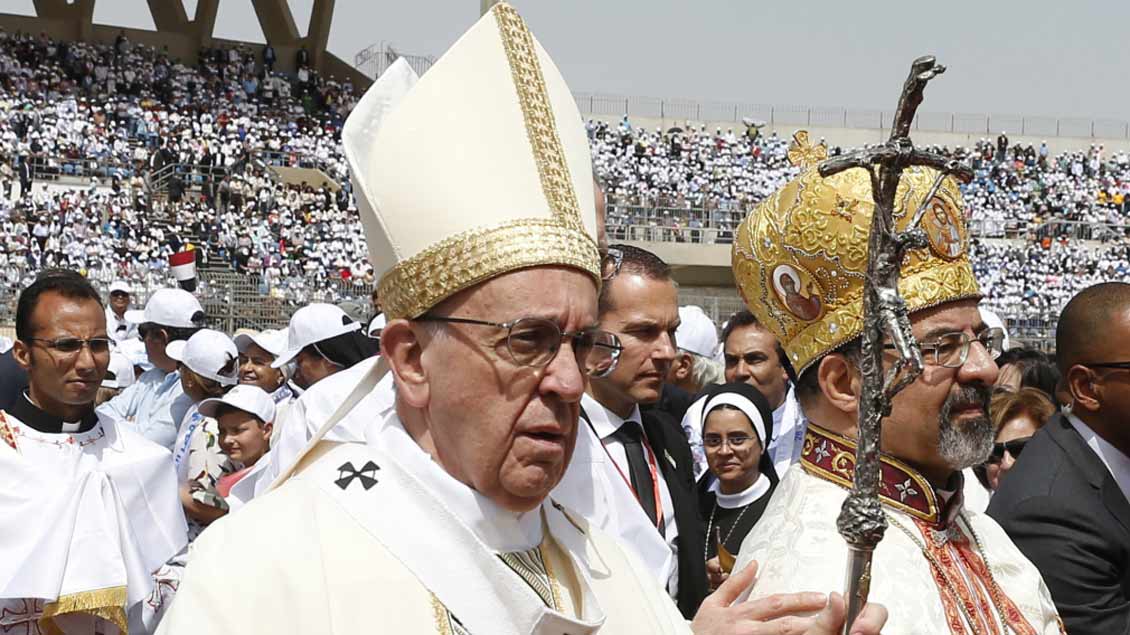 Der Papst feierte eine Messe in Kairo Foto: KNA