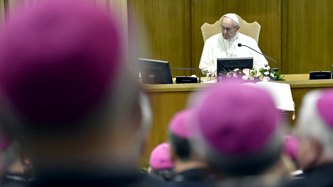 Papst Franziskus bei einer Begegnung mit der Italienischen Bischofskonferenz. Foto: KNA