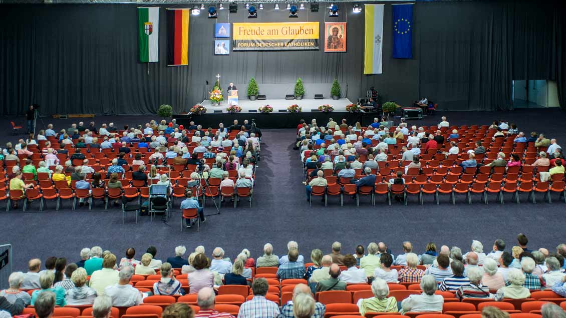 Blick auf Teilnehmerbeim Kongress „Freude am Glauben“ des Forums Deutscher Katholiken im Juli 2017 in Fulda. Foto: KNA