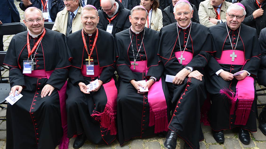 Zusammen mit anderen Weihbischöfen bei der Feier des Domjubiläums in Münster 2014. | Foto: Michael Bönte
