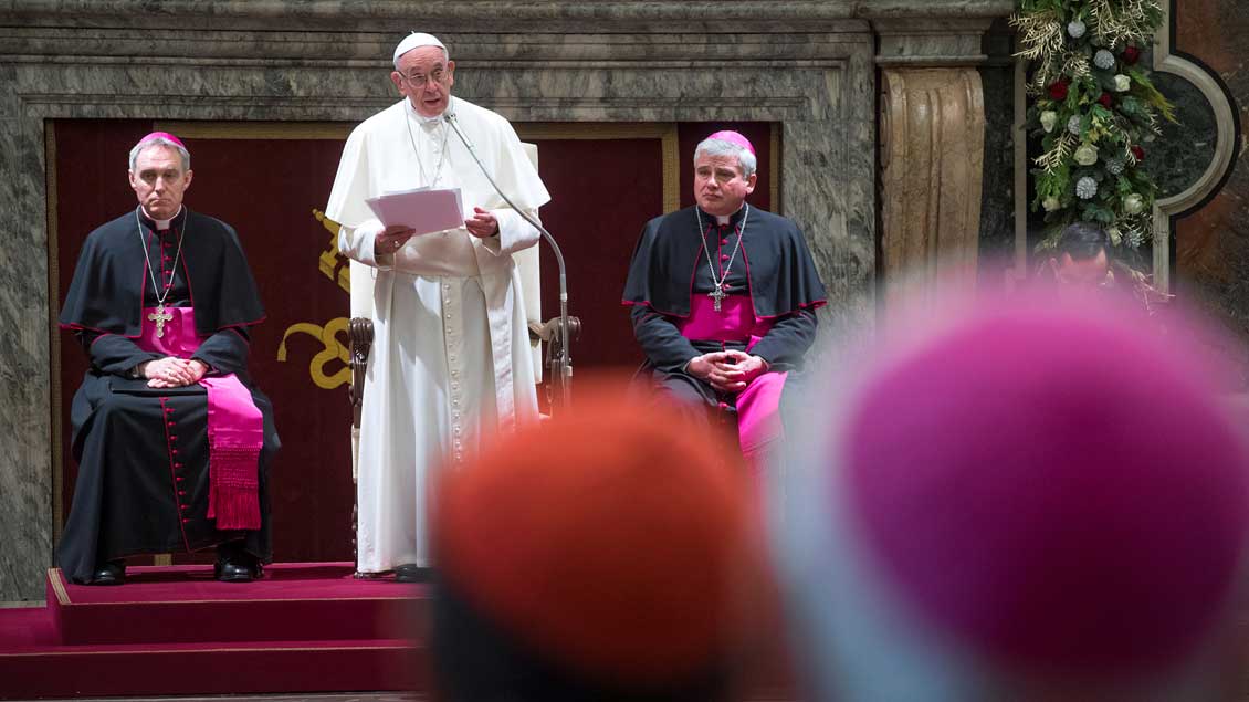 Papst Franziskus bei seiner Ansprache an die Kurie. Foto: Reuters