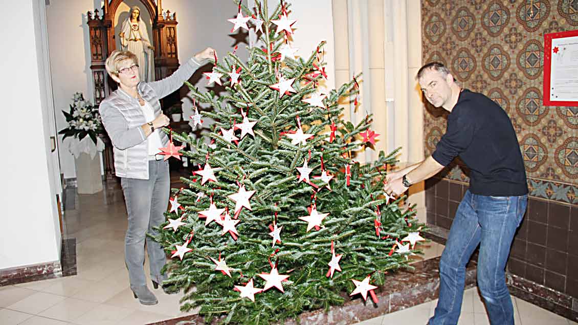 Der Wunschbaum in der Linderner Kirche. Foto: privat
