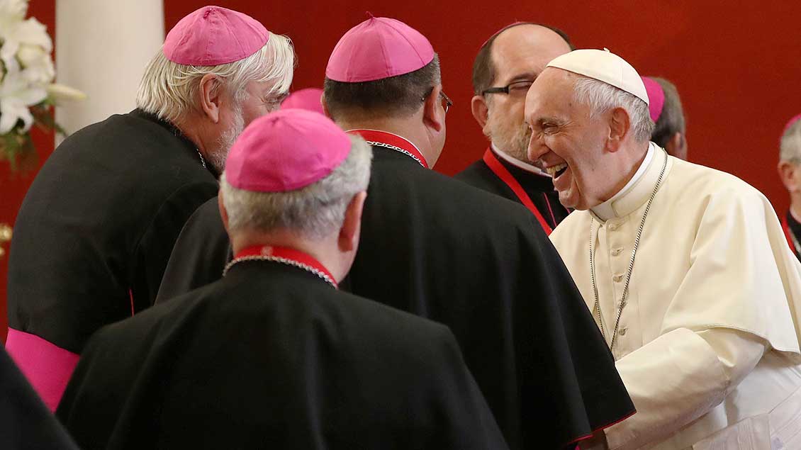 Papst und Bischöfe Foto: Alessandra Tarantino (Reuters)